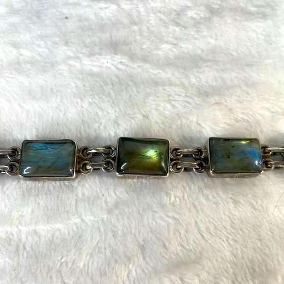 Blue/green Labradorite healing stone and silver bracelet. - Picture 4 of 5